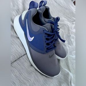 Nike Lunarsolo running shoes